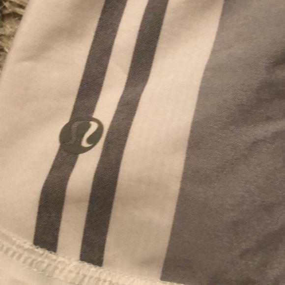 Lululemon Shorts size 4 - Picture 2 of 6